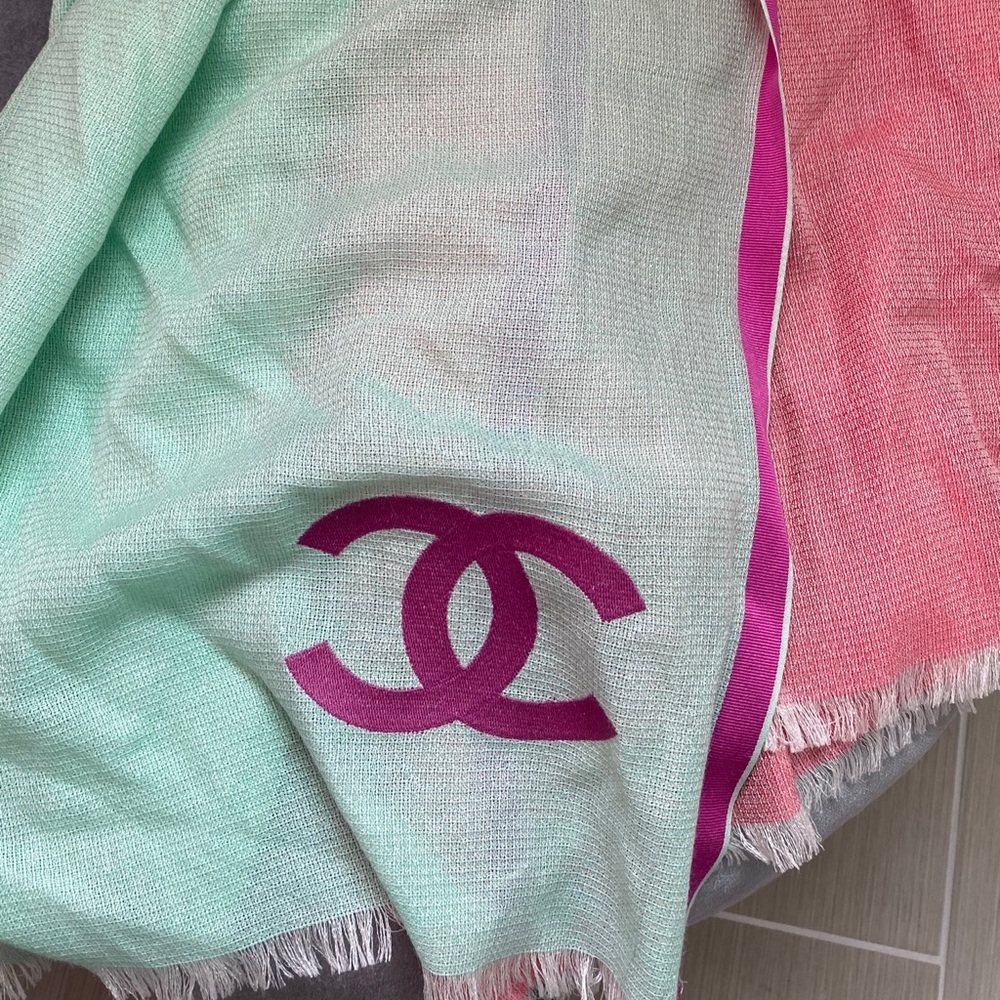 Chanel cashmere blend scarf